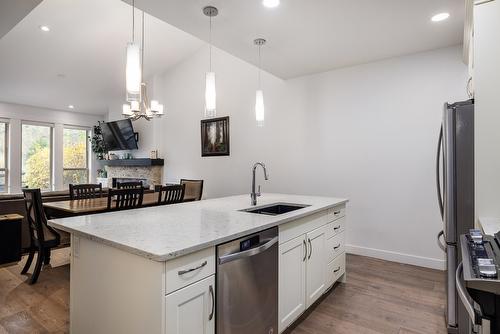 42-1870 Rosealee Lane, West Kelowna, BC - Indoor Photo Showing Kitchen With Upgraded Kitchen