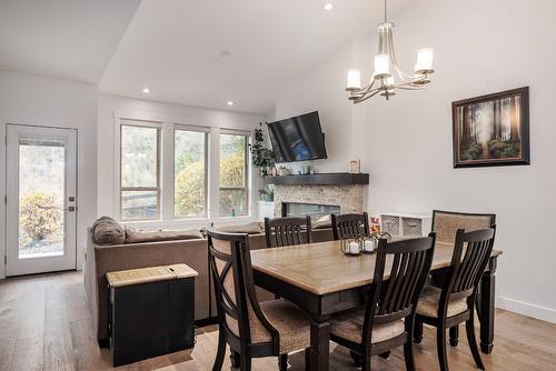 42-1870 Rosealee Lane, West Kelowna, BC - Indoor Photo Showing Dining Room