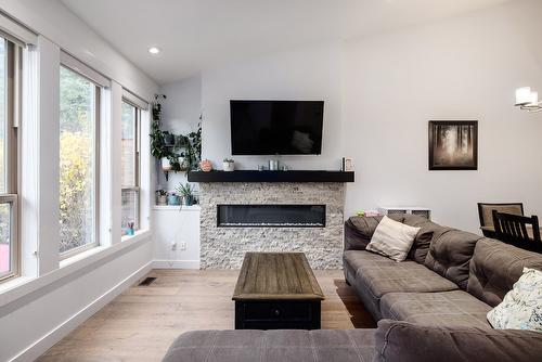 42-1870 Rosealee Lane, West Kelowna, BC - Indoor Photo Showing Living Room With Fireplace