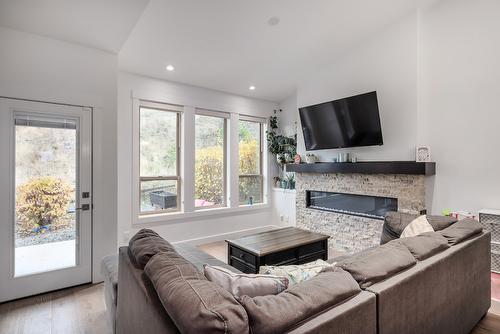 42-1870 Rosealee Lane, West Kelowna, BC - Indoor Photo Showing Living Room With Fireplace