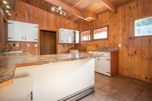 4902 Lakeshore Road, Kelowna, BC - Indoor Photo Showing Kitchen