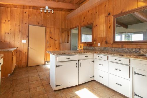 4902 Lakeshore Road, Kelowna, BC - Indoor Photo Showing Kitchen