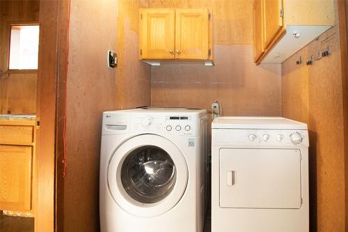 4902 Lakeshore Road, Kelowna, BC - Indoor Photo Showing Laundry Room