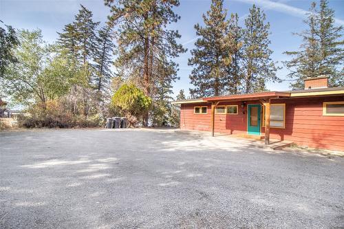 4902 Lakeshore Road, Kelowna, BC - Outdoor