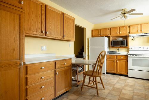 6468 Lavington Way, Coldstream, BC - Indoor Photo Showing Kitchen