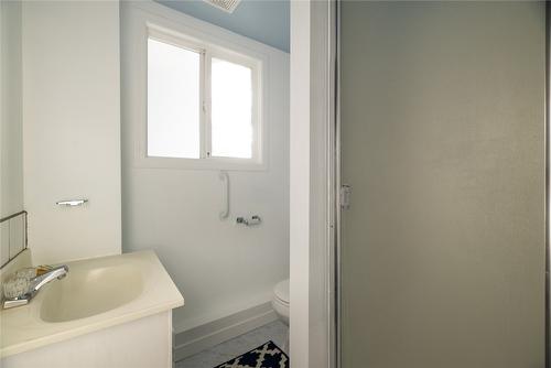 6468 Lavington Way, Coldstream, BC - Indoor Photo Showing Bathroom