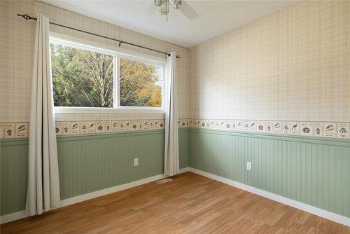 6468 Lavington Way, Coldstream, BC - Indoor Photo Showing Laundry Room