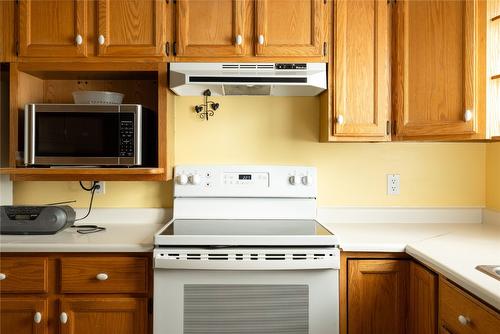 6468 Lavington Way, Coldstream, BC - Indoor Photo Showing Kitchen