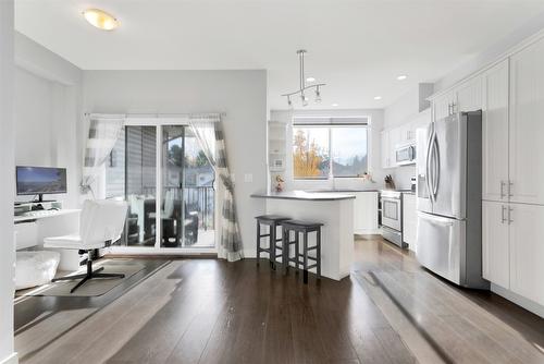 27-3267 Broadview Road, West Kelowna, BC - Indoor Photo Showing Kitchen With Stainless Steel Kitchen