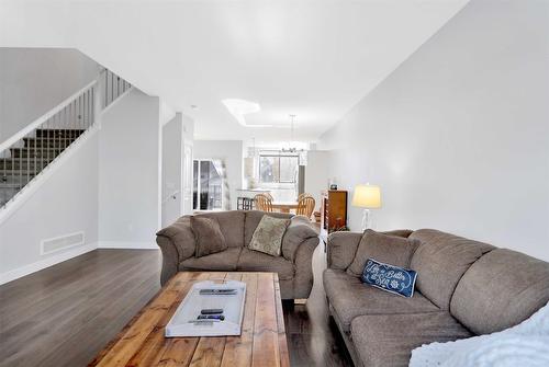 27-3267 Broadview Road, West Kelowna, BC - Indoor Photo Showing Living Room