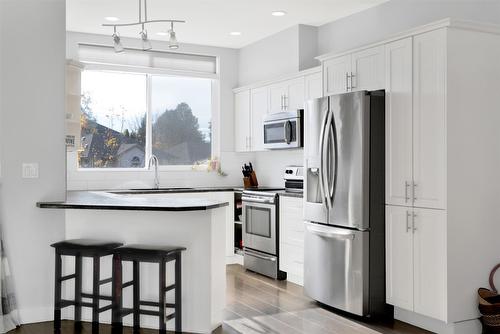 27-3267 Broadview Road, West Kelowna, BC - Indoor Photo Showing Kitchen With Stainless Steel Kitchen