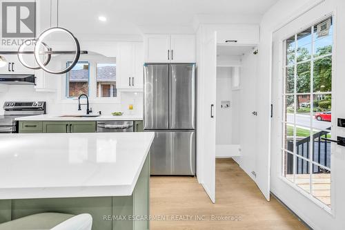 64 Viceroy Court, Hamilton, ON - Indoor Photo Showing Kitchen With Stainless Steel Kitchen With Upgraded Kitchen