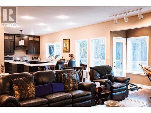 9193 Sunset Place, Prince George, BC - Indoor Photo Showing Living Room