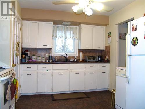 29 - 3090 County Road, Elizabethtown-Kitley (811 - Elizabethtown Kitley (Old Kitley) Twp), ON - Indoor Photo Showing Kitchen With Double Sink