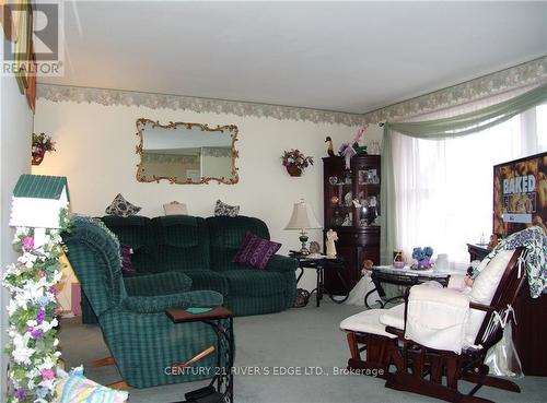 3090 County Rd 29, Elizabethtown-Kitley, ON - Indoor Photo Showing Living Room