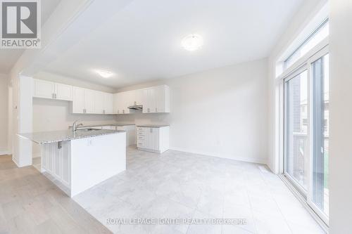 1811 Narcissus Gardens, Pickering, ON - Indoor Photo Showing Kitchen