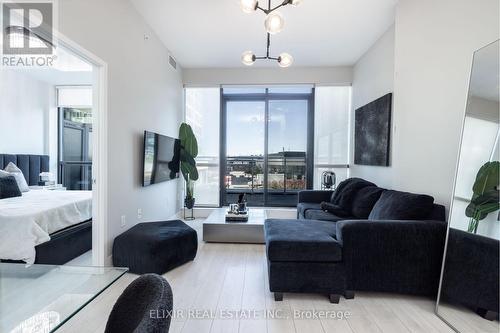 201 - 2916 Highway 7, Vaughan, ON - Indoor Photo Showing Living Room