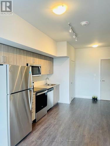 407 - 10 Meadowglen Place, Toronto, ON - Indoor Photo Showing Kitchen