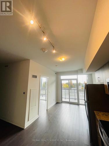 407 - 10 Meadowglen Place, Toronto, ON - Indoor Photo Showing Kitchen