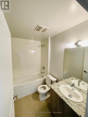 407 - 10 Meadowglen Place, Toronto, ON - Indoor Photo Showing Bathroom