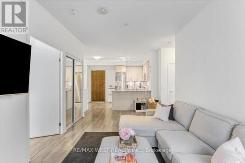 431 - 99 Eagle Rock Way, Vaughan, ON - Indoor Photo Showing Living Room