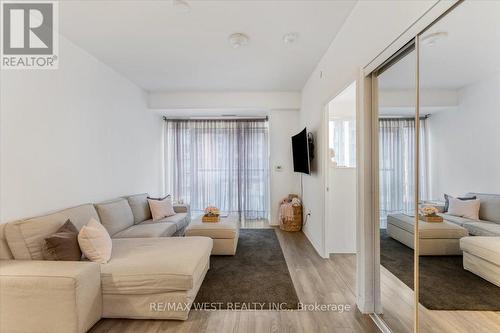 431 - 99 Eagle Rock Way, Vaughan, ON - Indoor Photo Showing Living Room