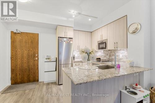 431 - 99 Eagle Rock Way, Vaughan, ON - Indoor Photo Showing Kitchen With Upgraded Kitchen