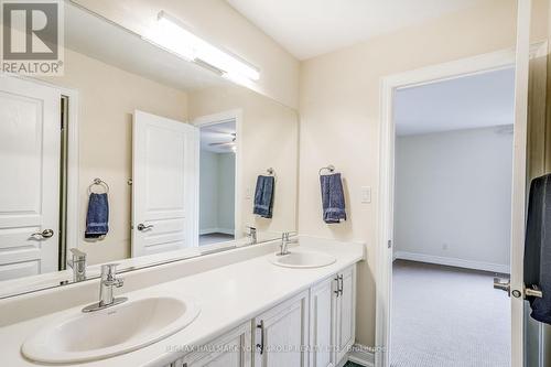 17 Duncton Wood Crescent, Aurora, ON - Indoor Photo Showing Bathroom