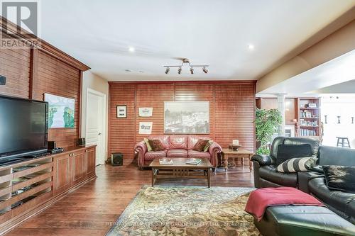 17 Duncton Wood Crescent, Aurora, ON - Indoor Photo Showing Living Room