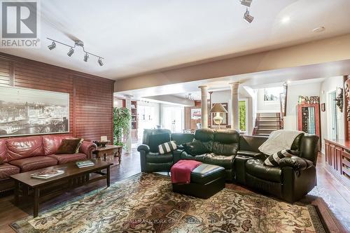 17 Duncton Wood Crescent, Aurora, ON - Indoor Photo Showing Living Room