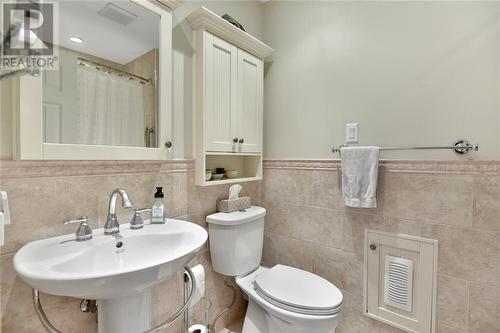 81 First Avenue, Brockville, ON - Indoor Photo Showing Bathroom