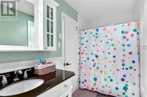 81 First Avenue, Brockville, ON - Indoor Photo Showing Bathroom