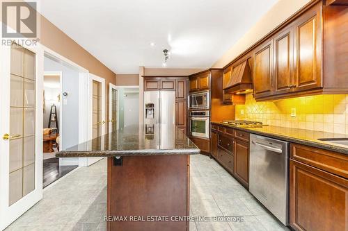 295 Morningmist Street, Brampton, ON - Indoor Photo Showing Kitchen