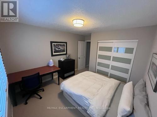 2354 Marine Drive, Oakville, ON - Indoor Photo Showing Bedroom