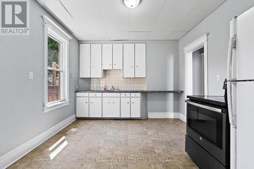 78 Chaplin Avenue E, St. Catharines (451 - Downtown), ON - Indoor Photo Showing Kitchen