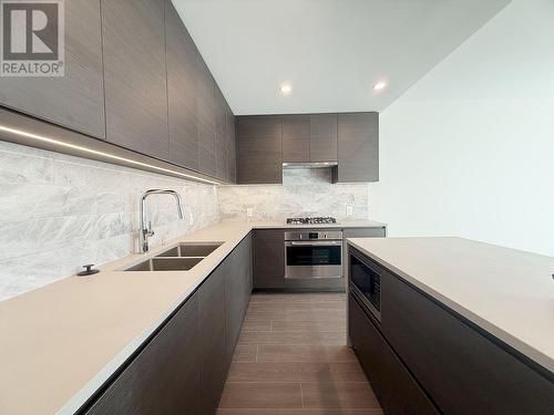 33F 2186 Gilmore Avenue, Burnaby, BC - Indoor Photo Showing Kitchen With Double Sink With Upgraded Kitchen