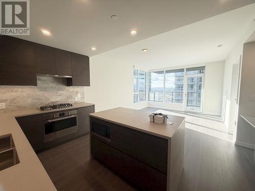 33F 2186 Gilmore Avenue, Burnaby, BC - Indoor Photo Showing Kitchen With Double Sink With Upgraded Kitchen