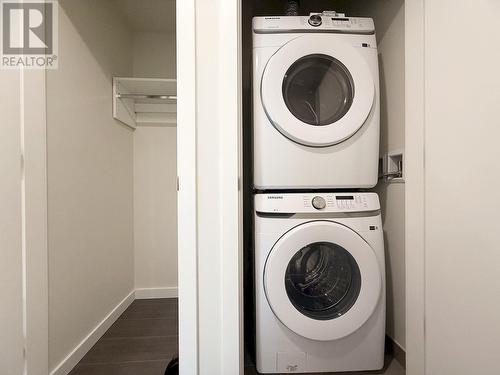 33F 2186 Gilmore Avenue, Burnaby, BC - Indoor Photo Showing Laundry Room