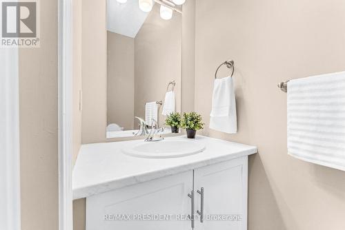 226 Louise Street, Welland, ON - Indoor Photo Showing Bathroom