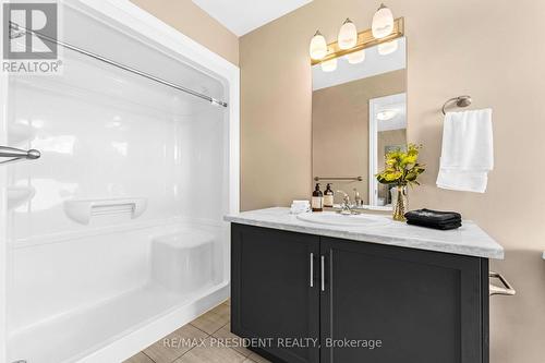 226 Louise Street, Welland, ON - Indoor Photo Showing Bathroom