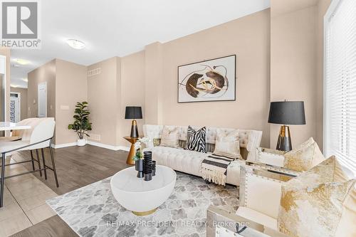 226 Louise Street, Welland, ON - Indoor Photo Showing Living Room