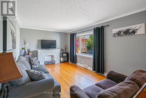 5508 Hillsdale Avenue, Niagara Falls (215 - Hospital), ON - Indoor Photo Showing Living Room With Fireplace