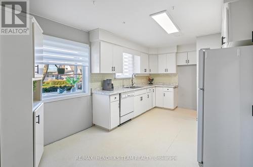 5508 Hillsdale Avenue, Niagara Falls (215 - Hospital), ON - Indoor Photo Showing Kitchen