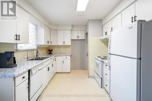 5508 Hillsdale Avenue, Niagara Falls (215 - Hospital), ON - Indoor Photo Showing Kitchen With Double Sink