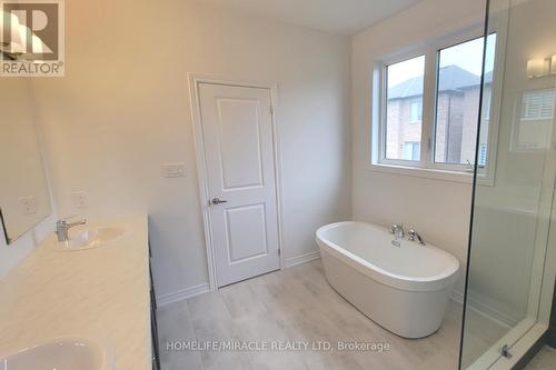 2063 Lowry Drive, Oshawa, ON - Indoor Photo Showing Bathroom