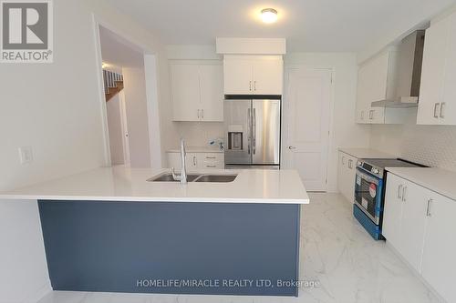 2063 Lowry Drive, Oshawa, ON - Indoor Photo Showing Kitchen With Double Sink With Upgraded Kitchen