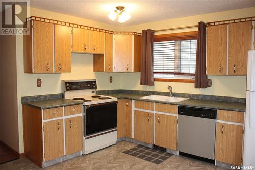 3126 7Th Avenue E, Regina, SK - Indoor Photo Showing Kitchen