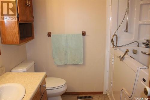 3126 7Th Avenue E, Regina, SK - Indoor Photo Showing Bathroom