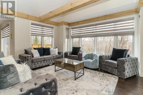 1020 Ridgeline Drive, Lake Of Bays, ON - Indoor Photo Showing Living Room