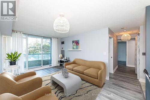 303 - 18 Pemberton Avenue, Toronto, ON - Indoor Photo Showing Living Room